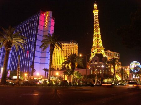 Aretacija tatov v hotelu Paris opozarja na varnost med turnirjem WSOP