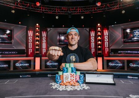 Alex Foxen ekspresno opravil s konkurenco na $250.000 Super High Rollerju