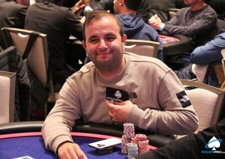 PokerProjevec Kayhan Mokri vodilni med zadnjimi 218 igralci na UKIPT Main Eventu