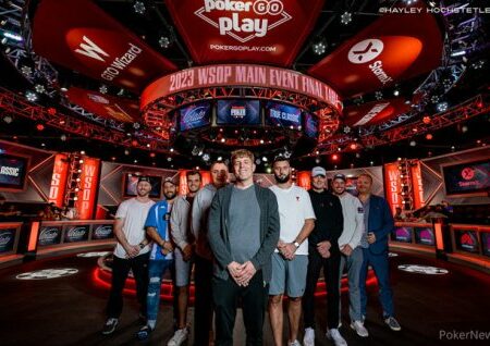 Adam Walton vodilni pred začetkom finalne mize WSOP Main Eventa
