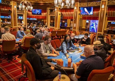 Večina poker roomov v Las Vegasu odstranila pleksi stekla