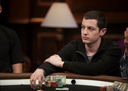 Vrača se Tom Dwan!!