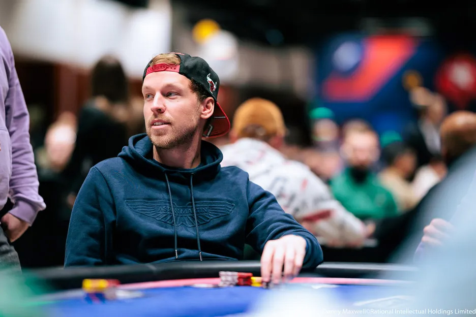 Simon Mattsson je prav tako eden prvih dobitnikov zapestnic na 2025 WSOP Online. Foto: PokerStars