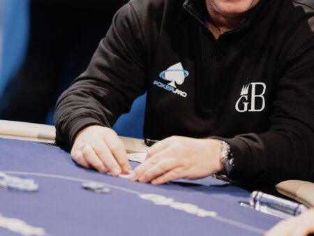Konec svobode na WSOP? Novi pravilnik o našitkih dvignil na noge poker skupnost