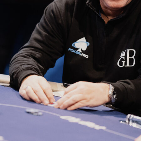 Konec svobode na WSOP? Novi pravilnik o našitkih dvignil na noge poker skupnost.